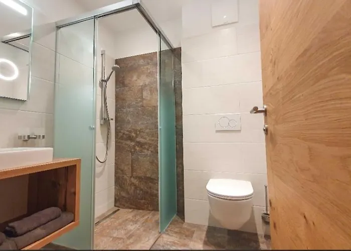 Schoenachhof مزرعة للإقامة جيرلوس